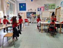 Ogledali smo si učilnice in sodelovali pri pouku. title=