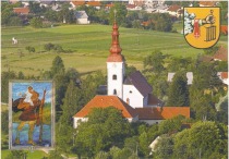 Na tej razglednici farne cerkve je na levi strani vidna tudi kapelica na Glažučkem polju. 
Izdal Župnijski urad Sv. Lovrenc na Pohorju po letu 2001. Foto Bojan Javornik, tisk Garb d. o. o. title=