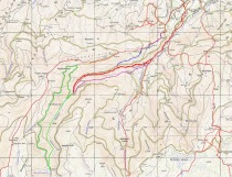 Širša karta markiranih planinskih poti (rdeče črte) in neoznačenih poti (črtkano). title=