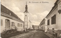 Pogled na cerkev sv. Križa z začetka Gornjega trga. 
Izdelana okoli l. 1910. Ni bila poslana. title=