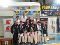 Gaj Herman, Jani Helbl, Jan Brezočnik, Denis Kranjc
Arnold SKuhala, Urh Kraner, Tadej Dajčman, Bine Kolar, Jan Žnidarič, David Krel title=