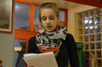 Otroci iz osnovne šole se udeležujejo izletov, plezanja, orientacije title=