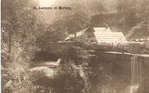 1910
Strgarjev mlin in most čez Radoljno z gornjega konca title=