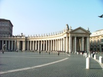 Berninijeve kolonade na trgu sv. Petra title=