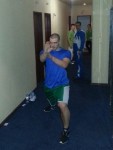 Tadej na treningu v hotelskih hodnikih title=